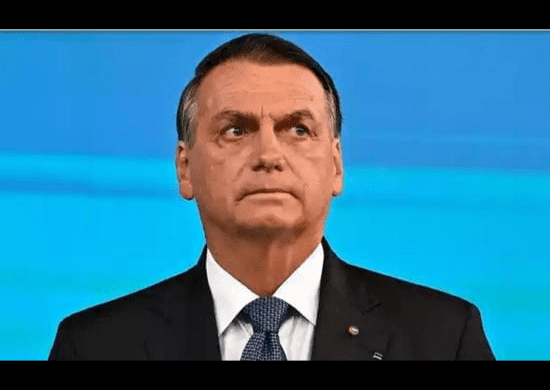 Deputados assinam projeto de lei para derrubar ineligibilidade de Bolsonaro; veja a lista