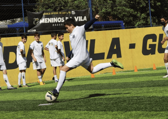 Escolas de futebol fortalecem formação pessoal e social dos jovens