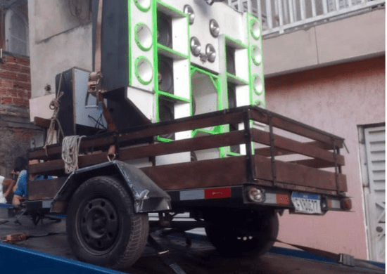 GCM apreende reboque com carretinha de som em evento não autorizado no Jardim Vila Galvão