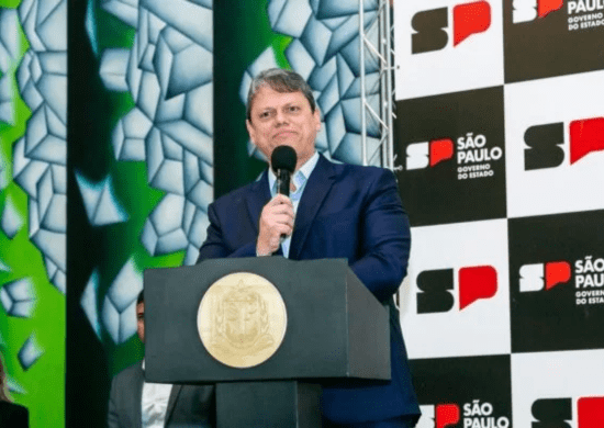 Governo Tarcísio sanciona aumento salarial de 6% para o funcionalismo do Estado