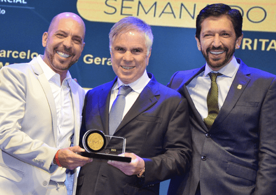 VP da Indústria na ACE-Guarulhos, Marcelo Alves recebe Troféu Empresário de Valor