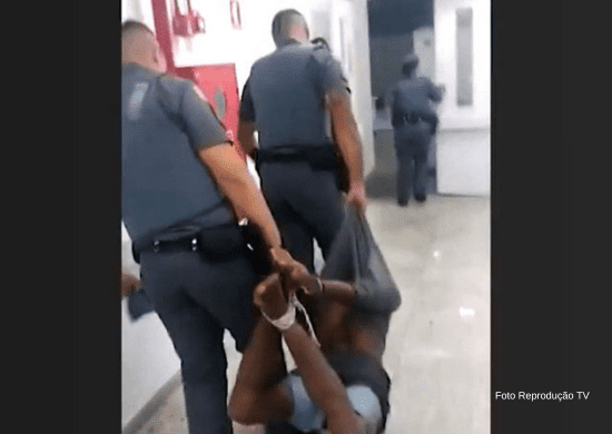Justiça concede habeas corpus a suspeito amarrado por PMs com cordas