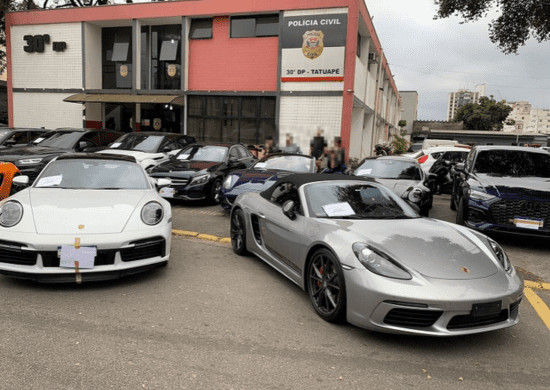 Operação da Polícia Civil apreende mais de 50 carros de luxo em São Paulo