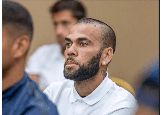 Daniel Alves diz que não vai recorrer de processo sobre estupro na Espanha