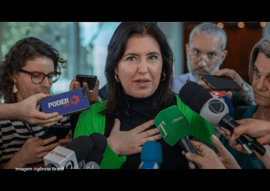 Simone Tebet defende apreensão do passaporte de Bolsonaro “o mais rápido possível”