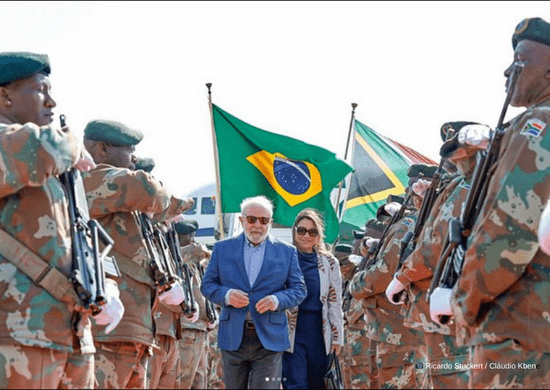 Lula chega à África do Sul para 15ª Cúpula do Brics