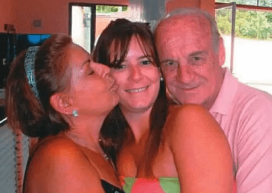 Condenada por assassinato dos próprios pais recebe sentença de quase 50 anos