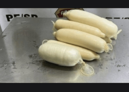 PF prende brasileira com 2 kg de cocaína escondidos em sutiã, no aeroporto de Guarulhos