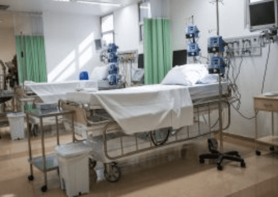 Policiais baleados por criminosos em Santos seguem internados