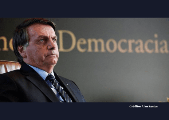 Ex-presidente Bolsonaro faz doação de R$ 100 mil à viúva de soldado da Rota morto no Guarujá