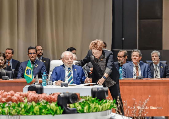 Lula diz que moeda do Brics reduzirá vulnerabilidades