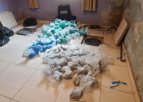 Polícia estoura casa bomba e apreende 12 mil porções de K9 que iriam para a Cracolândia