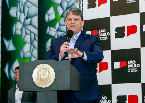 Tarcísio sanciona lei que cria programa Saúde da Mulher Paulista