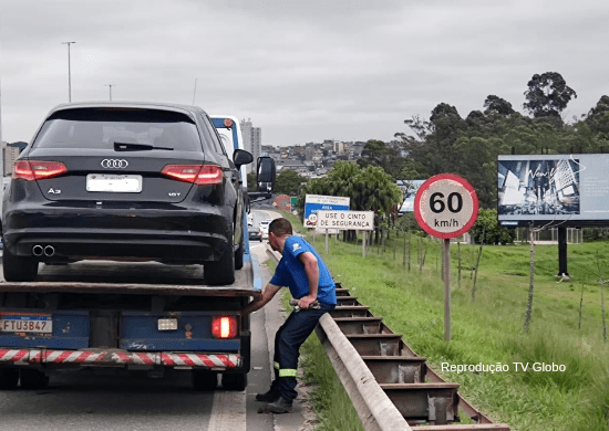 Prefeitura recolhe veículo de luxo com 152 multas e mais de R$ 40 mil em débitos