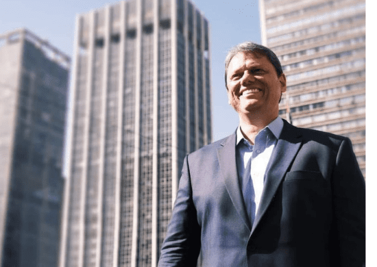 Governo Tarcísio propõe isentar IPVA a veículos híbridos e movidos a hidrogênio