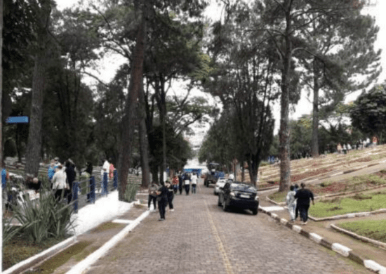Cemitérios municipais recebem celebrações religiosas no Dia de Finados