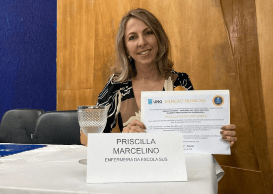 UNG homenageia enfermeira da Prefeitura pela atuação durante a pandemia