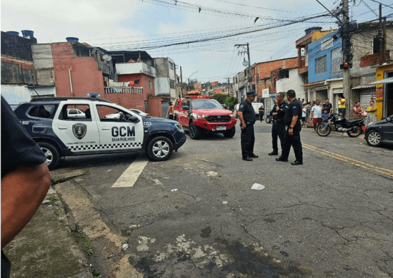 GCM atua em incêndio que atingiu residência no bairro Cidade Parque Brasília