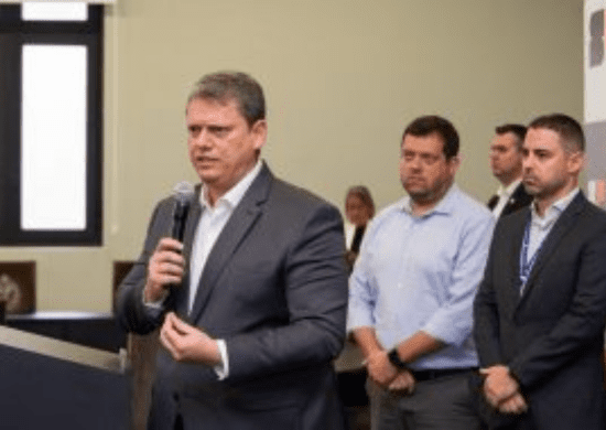 Greve desrespeita decisão da Justiça e penaliza o cidadão, diz governador de São Paulo