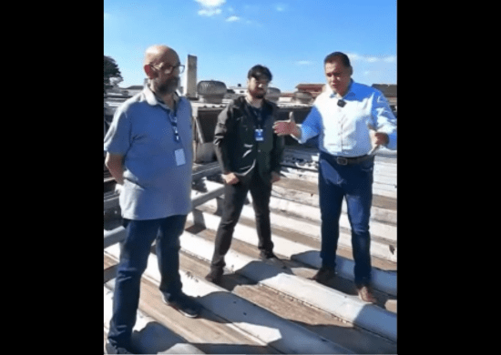 No telhado do HMU, Xerife do Consumidor e Prefeito Guti atestam qualidade da reforma