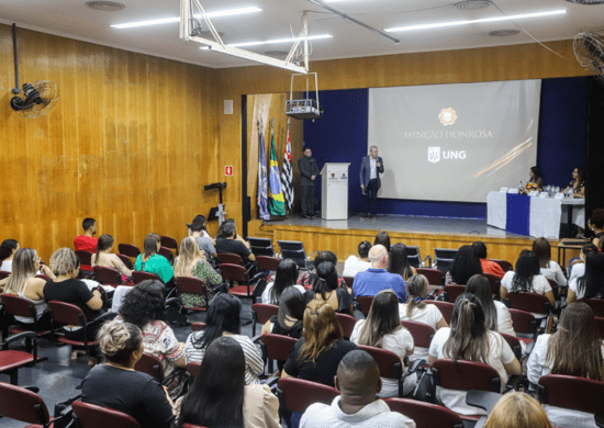 Profissionais de Enfermagem são homenageados em sessão solene na UNG
