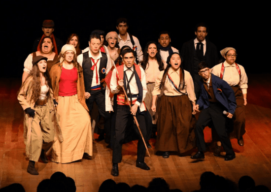 Espetáculo gratuito no Adamastor apresenta canções de clássicos musicais da Broadway