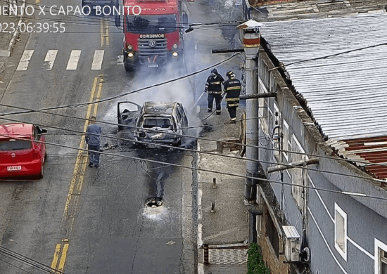 Central de Inteligência de Guarulhos flagra veículo em chamas no Jardim Maria de Lourdes