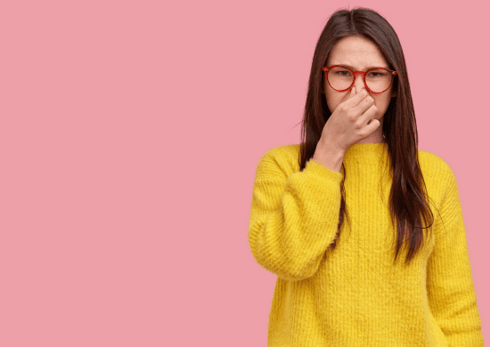 Como acabar com o mau hálito? Dentista dá 4 dicas práticas