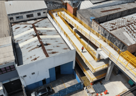 Concessionária CCR RioSP entrega 6 passarelas na Rodovia Dutra em Guarulhos