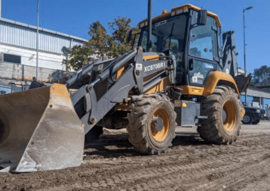 Prefeitura disponibiliza retroescavadeira para auxílio de agricultores familiares de Guarulhos