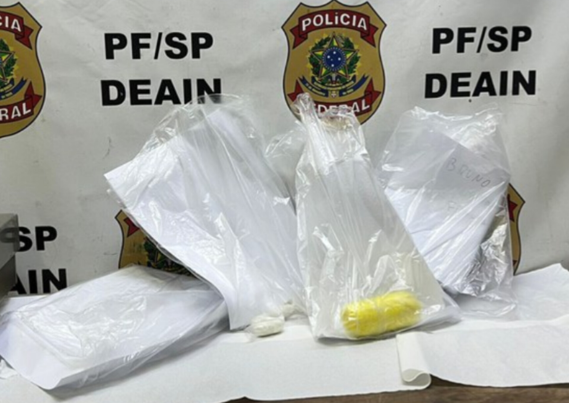 PF prende 18 pessoas em flagrante por tráfico internacional de drogas no aeroporto de Guarulhos