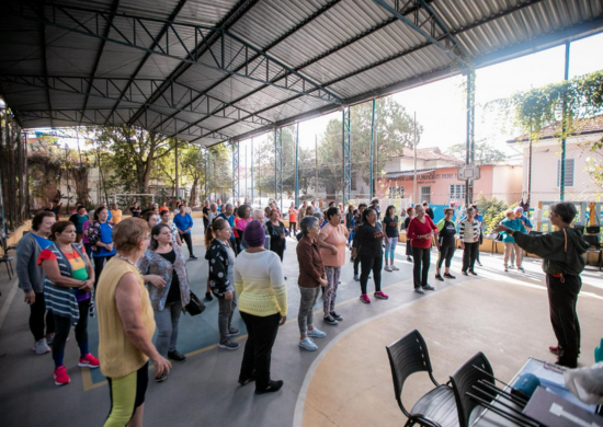 Idosos do CCI Gopoúva se divertem com atividades da Semana Mundial do Brincar