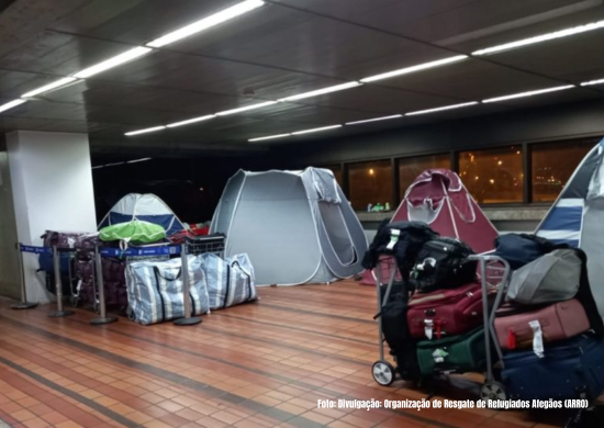 Refugiados voltam a se abrigar em barracas no Aeroporto de Guarulhos