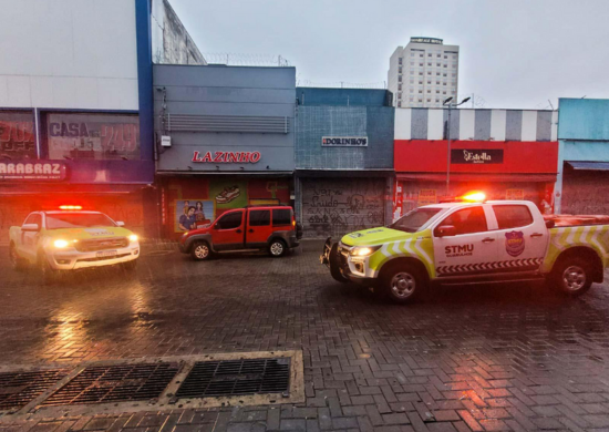 Agentes de trânsito autuam motorista que conduzia veículo embriagado e na contramão