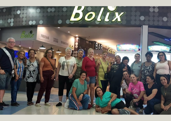 Grupo da melhor idade do CCI Gopoúva desfruta de tarde de lazer no boliche