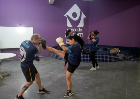 Aulas gratuitas de kickboxing na Casa do Jovem permanecem com vagas abertas