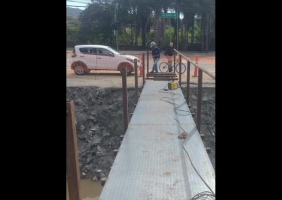 Prefeitura instala passarela provisória entre a rua Jamil João Zarif e o aeroporto