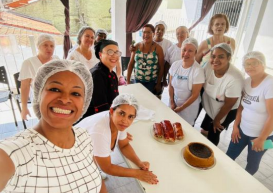 Oficina aborda empreendedorismo para alunas do curso de confeitaria das Casas da Mulher Clara Maria