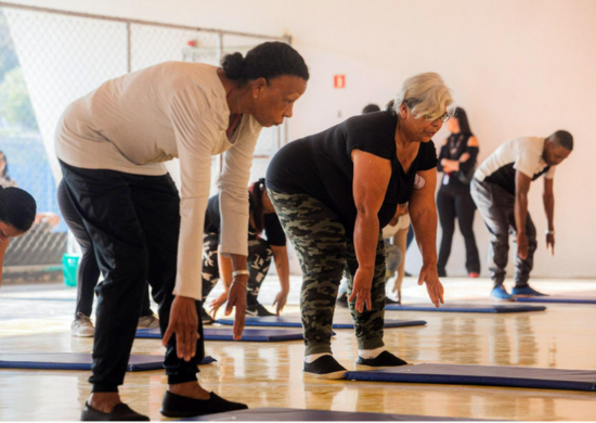 Aulas de jiu-jítsu e funcional na EPG Jean Piaget atraem crianças e adultos do Jardim Acácio