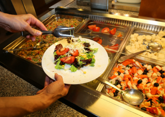 Self-service: restaurantes de SP têm preço médio de R$ 82,22 o quilo