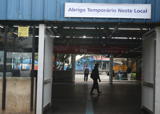 Queda de temperaturas faz São Paulo a reabrir abrigo emergencial