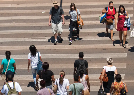 Expectativa de vida no Brasil em 2023 era de 76,4 anos, diz IBGE