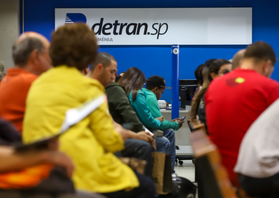 ALERTA: Novo golpe telefônico faz cobrança financeira em nome do Detran-SP