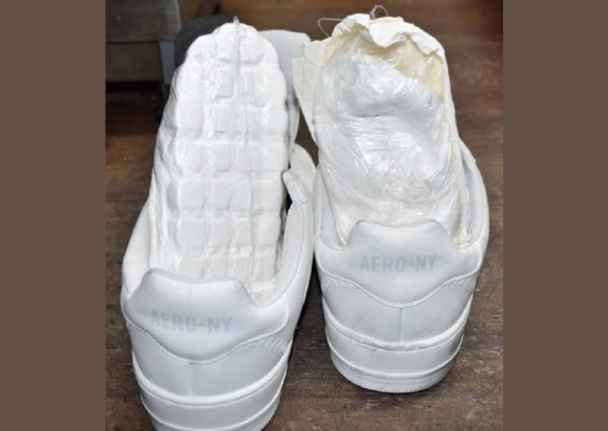 Polícia Federal apreende drogas escondidas em malas, roupas e calçados no Aeroporto de Guarulhos