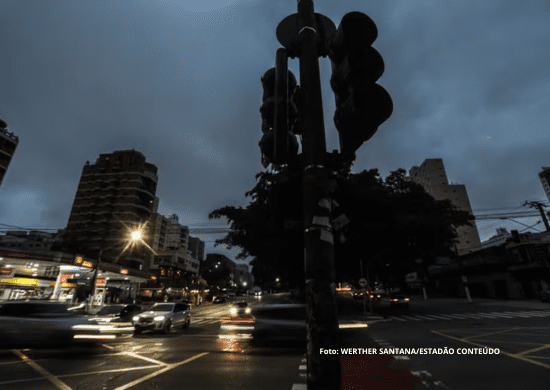 Governo Lula dá prazo de 3 dias para Enel restabelecer energia em São Paulo