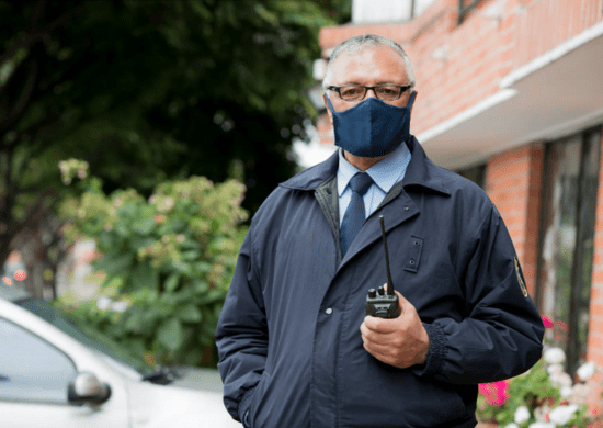 Curso gratuito de porteiro e controlador de acesso tem 40 vagas abertas em Guarulhos