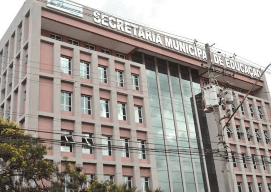 Empresa de limpeza das escolas de Guarulhos reclama dívida milionária da Prefeitura