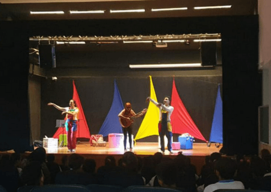 CEUs de Guarulhos recebem espetáculo do projeto Vivência nas Escolas