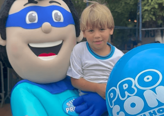 Procon Guarulhos lança o super-herói para defender as crianças, o Super Procon