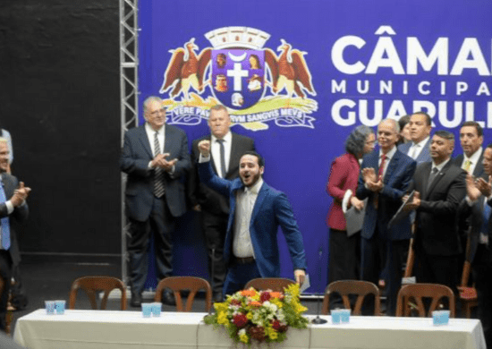 Lucas Sanches toma posse como o prefeito mais jovem da história de Guarulhos